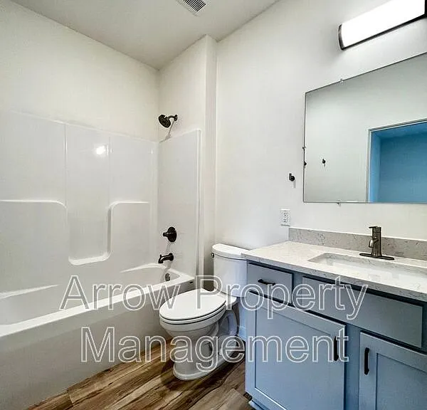 2230 R St #6 — Photo 6