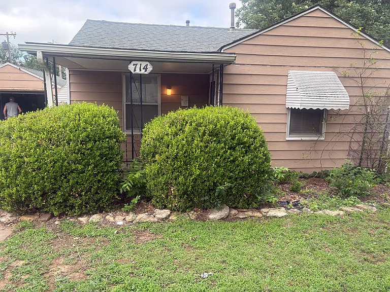 714 N Lake St — Photo 13