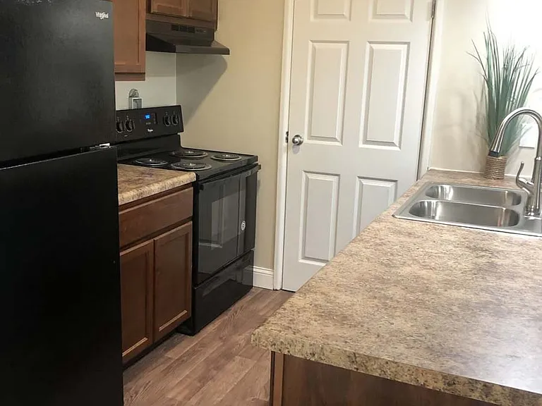 Princeton Square Apartments — Photo 9