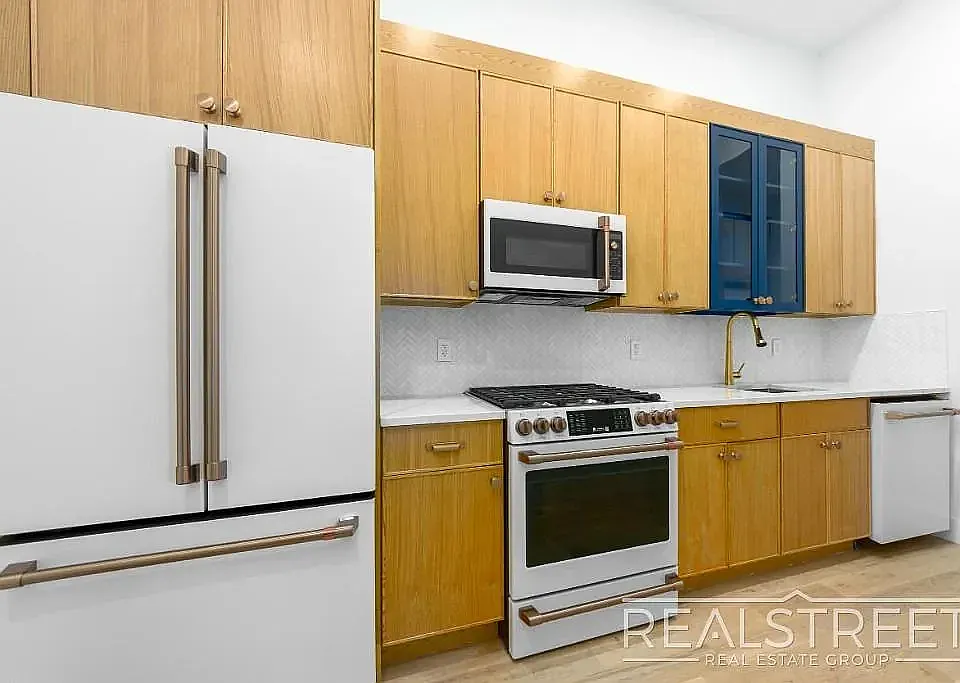 79 Willoughby Ave #1
