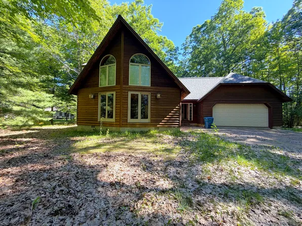 107 Teaberry Ln, Houghton Lake, MI 48629