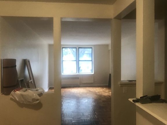 5th image of 715 E 32nd St APT 1E
