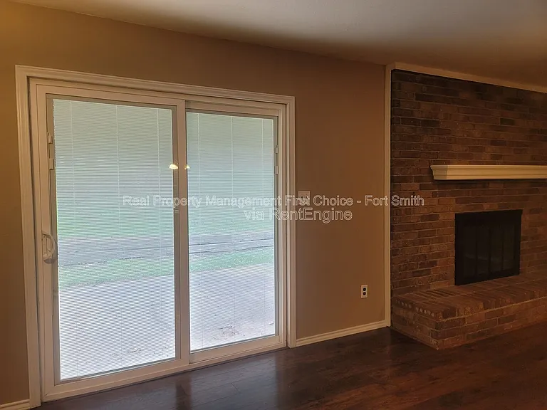 306 Elfen Glen St — Photo 18