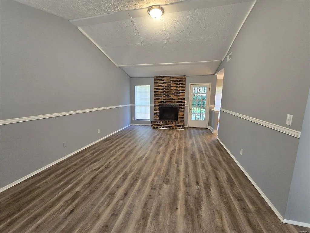 3 bed, 1271 sqft, $1,350 — Photo 4