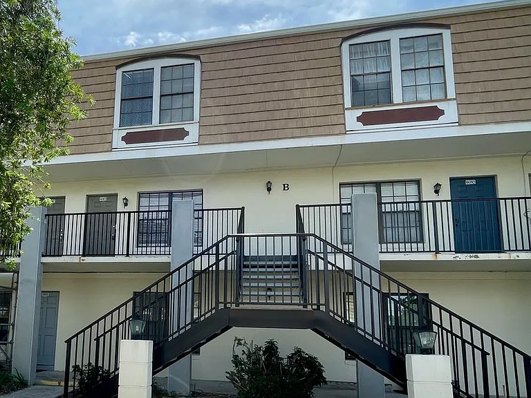6083 S Village Cir — Photo 1