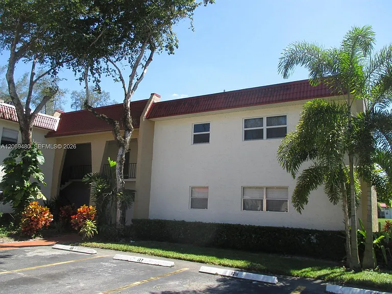212 Lake Frances Dr #1 — Photo 1