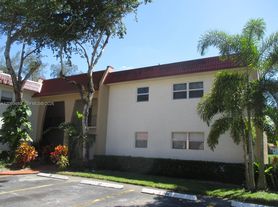 212 Lake Frances Dr, West Palm Beach, FL