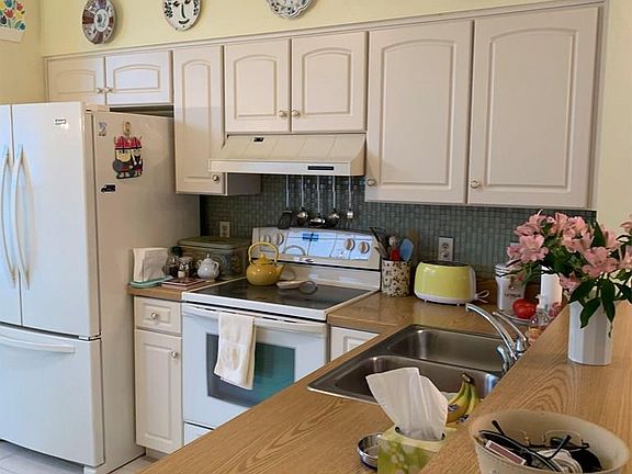 3rd image of 4 Avalon Ln