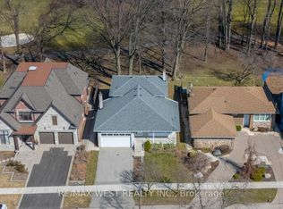 28 Braywin Dr, Toronto, ON M9P 2P1