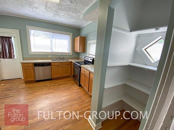5th image of 740 Fulton St E #1