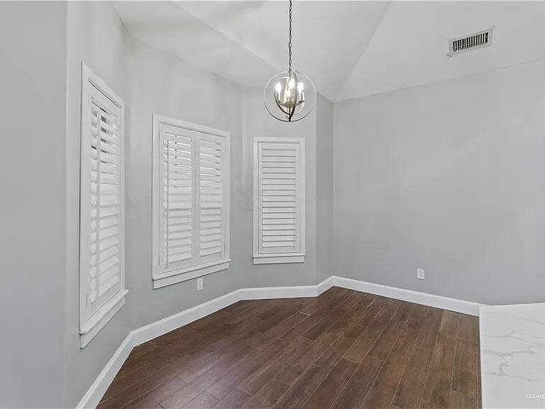 2510 May Ave — Photo 9