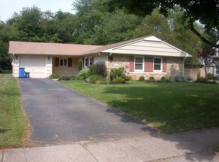 16 Sweetbriar Rd, Somerset, NJ 08873