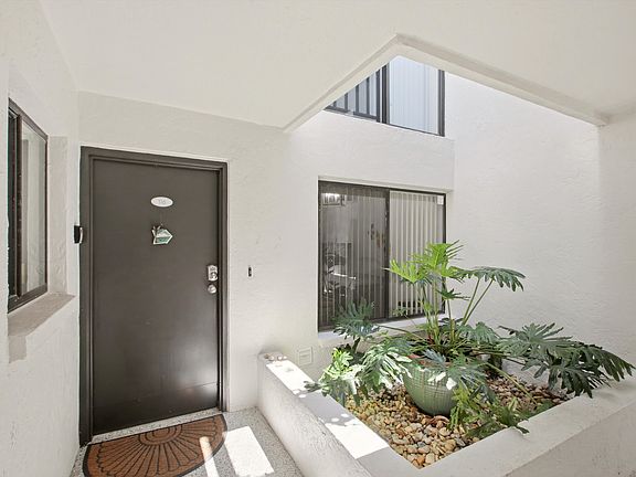 5th image of 3705 E Bay Dr Unit 116