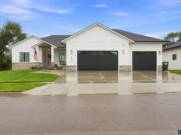 8032 E Norway Pine Trl, Sioux Falls, SD 57110
