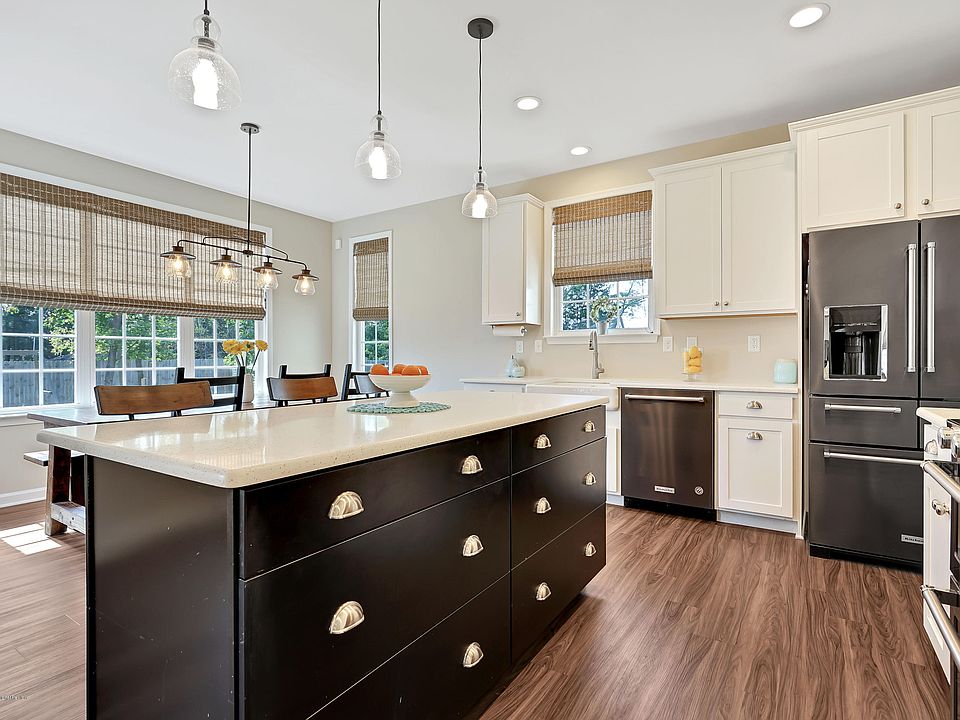 1st image of 375 Colonial Dr