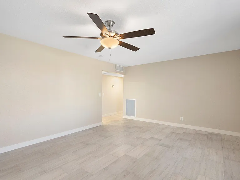 3120 W Columbine Dr — Photo 5