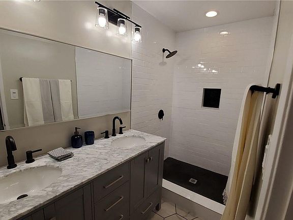 3rd image of 15403 Allingham Ave