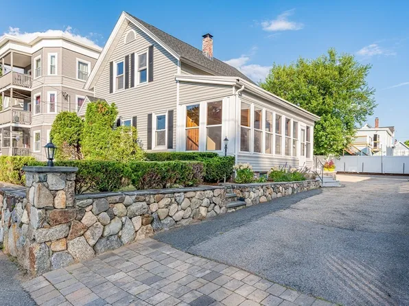67 3rd Ave, Lowell, MA 01854