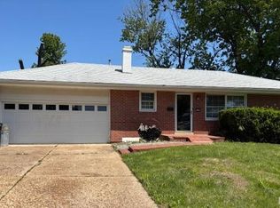 8529 Walton Woods Ct, Saint Louis, MO 63114