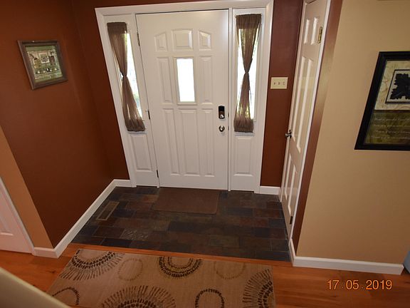 3rd image of 107 Ruskin Cir