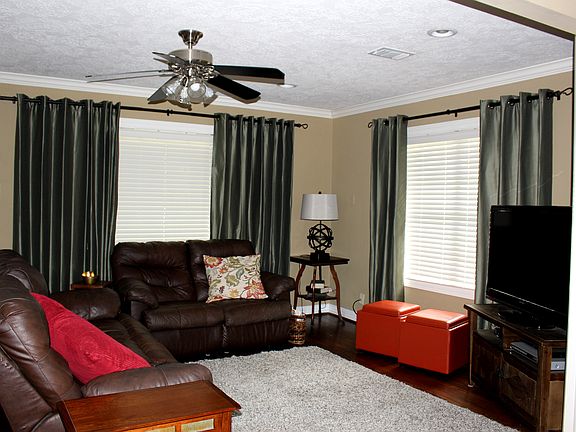 Spacious family room 