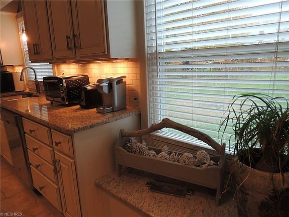 5th image of 385 Overbrook Dr