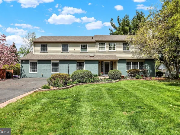 83 Winding Ln, Newtown, PA 18940
