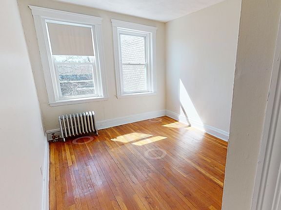 2nd image of 15 Egremont Rd #16