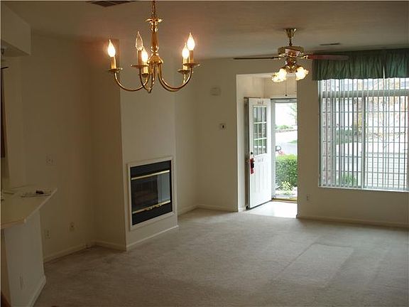 5th image of 916 Prestwick Dr APT B