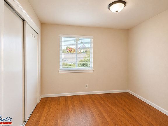 4th image of 1550 Market St APT 11