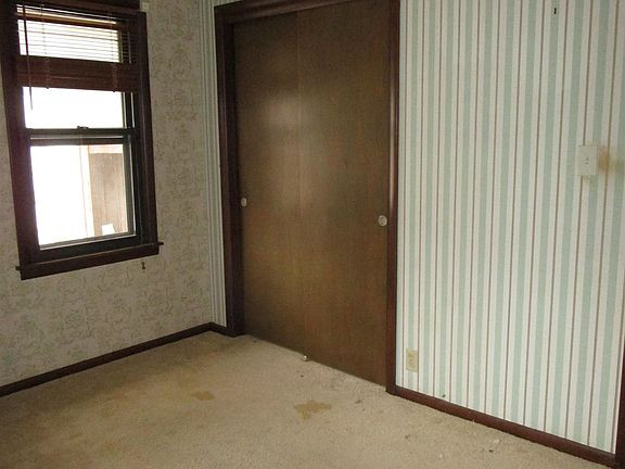 4th image of 1057 N Derby Ave