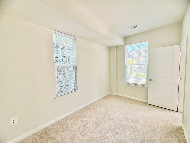 18374 Reaper Hill Ct — Photo 14