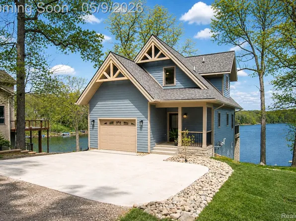 608 Island Lake Rd, Chelsea, MI 48118