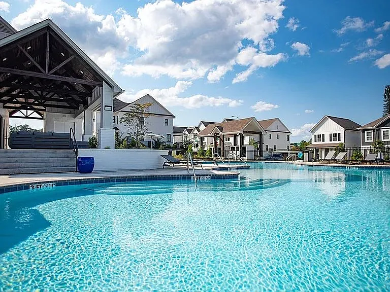 4 bed, 3.5 bath, 2083 sqft, $4,600 — Photo 3