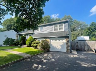 1007 Riviera Rd, Warminster, PA 18974