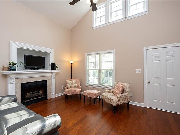 5th image of 42 Magnolia Vine Ln