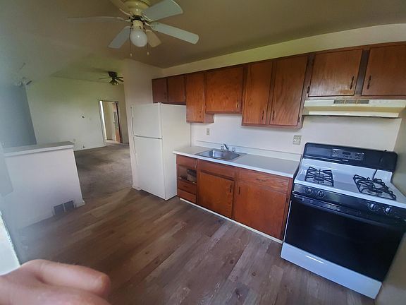 5th image of 923 Climax St #16484960