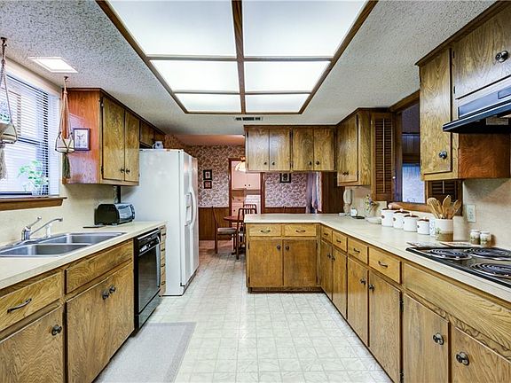 2nd image of 3104 Brightwood Dr