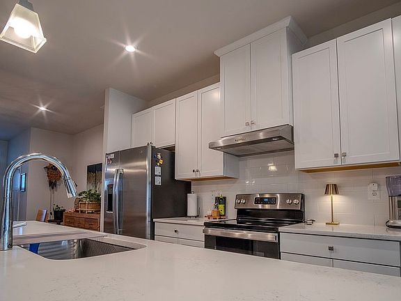 5th image of 909 Marsac St