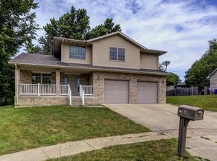 4530 Williamsburg Dr, Decatur, IL 62521