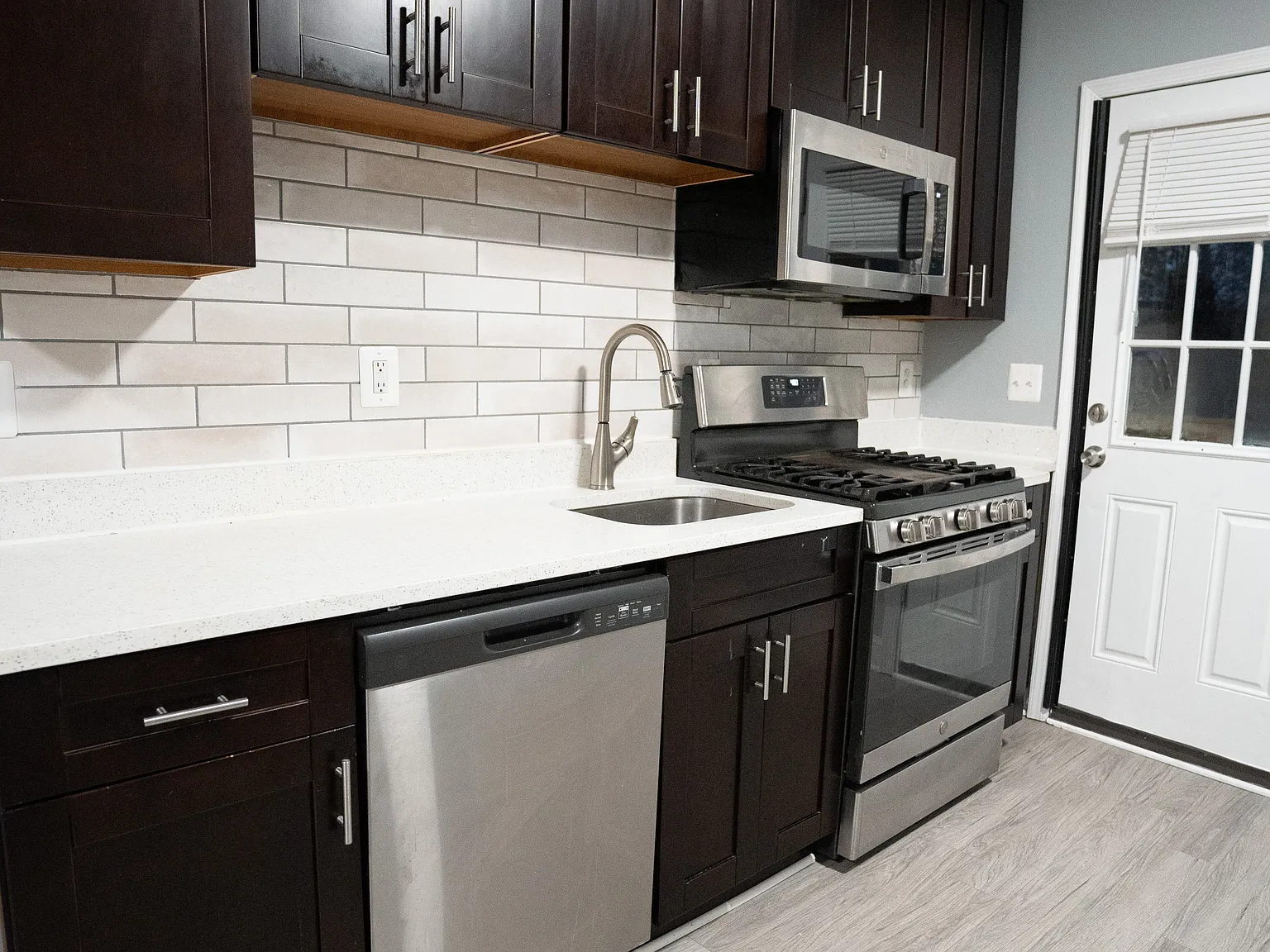 2 bed, 1.5 bath, $1,900 — Photo 2