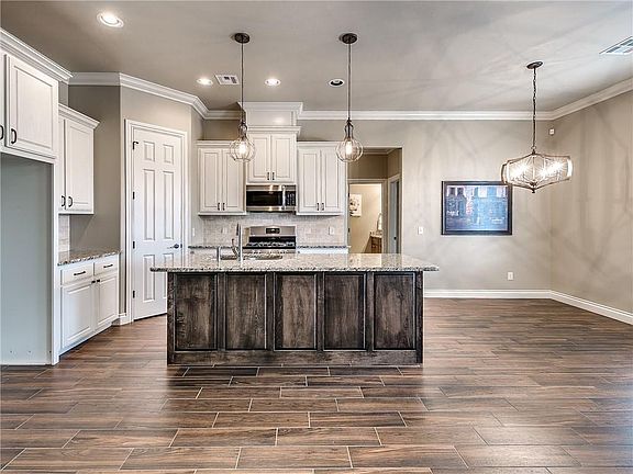 5th image of 2405 Milano Ln