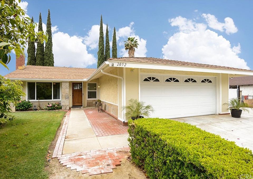 2nd image of 2052 S Vicentia Ave