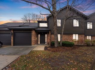 17 Creekside Cir APT D, Elgin, IL 60123