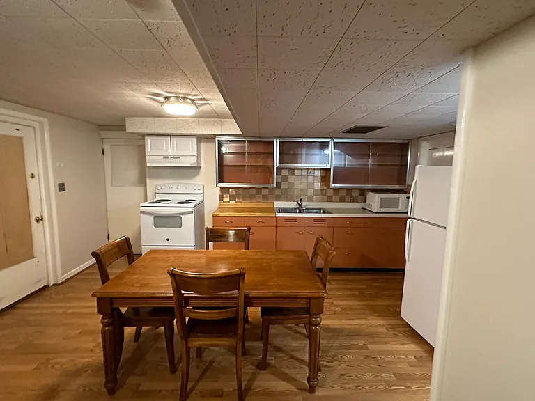 1560 Hillside Dr #C — Photo 3