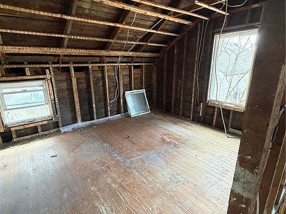 2nd image of 15 Lewis St