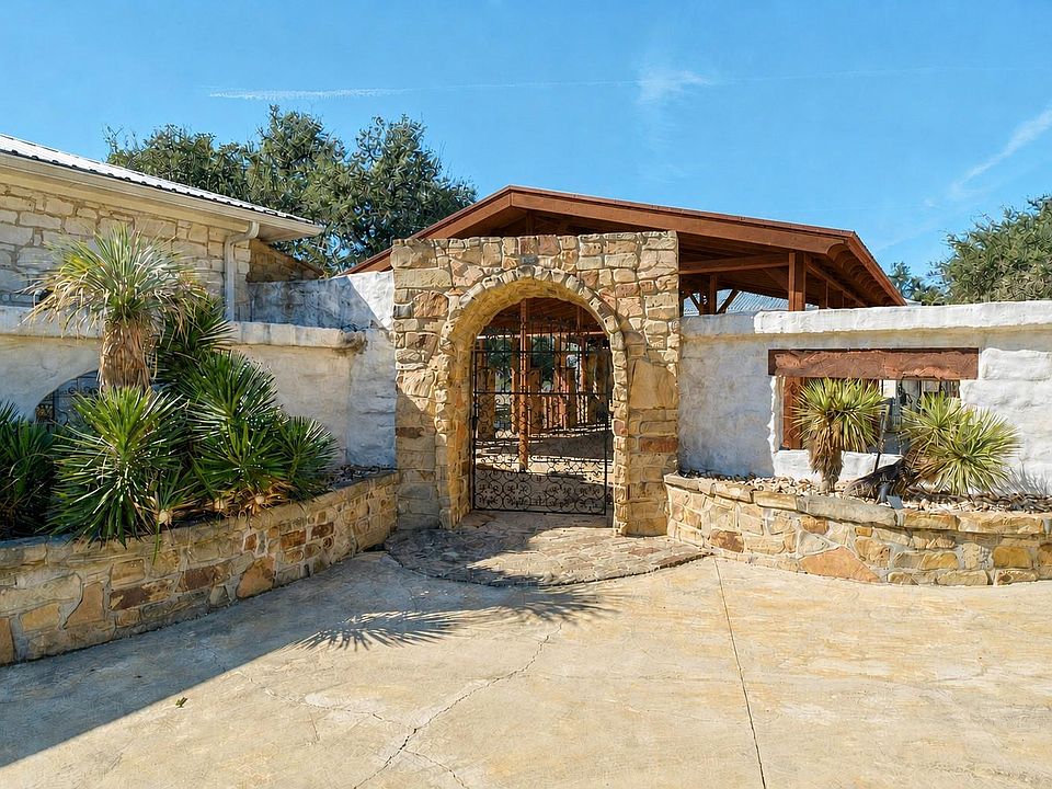 1st image of 340 Barton Ranch Rd