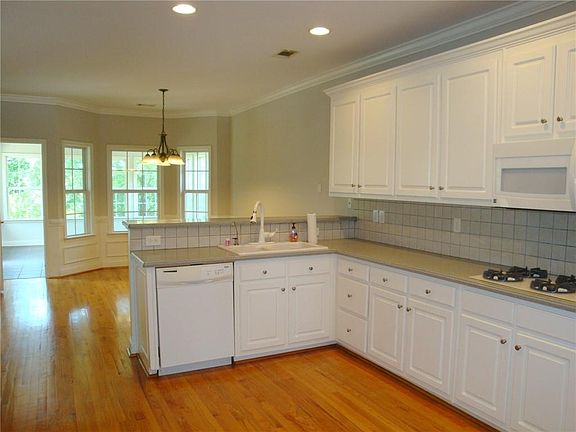 4th image of 612 Berta Ct