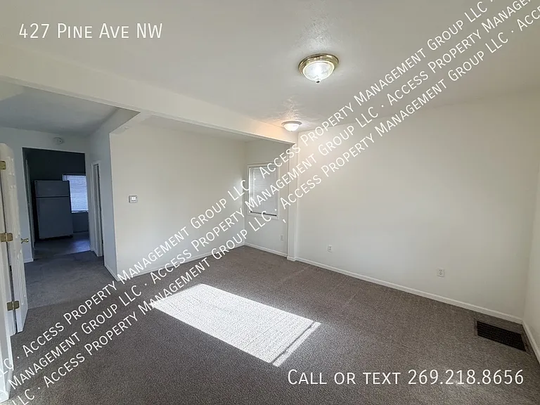 427 Pine Ave NW — Photo 2