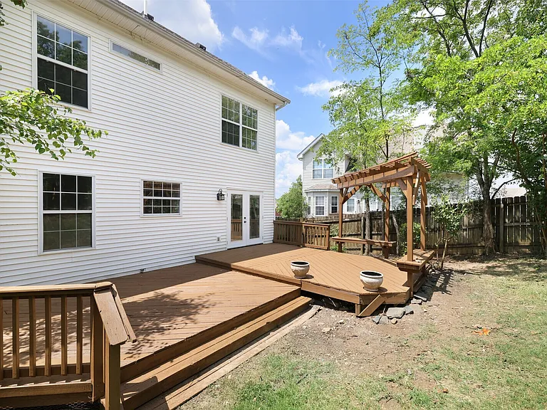 3127 Creekview Ln — Photo 2